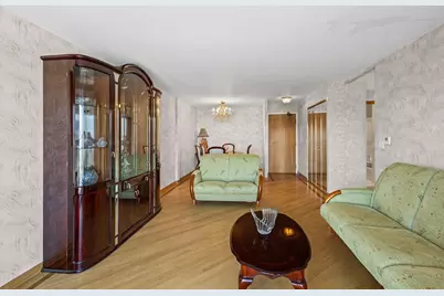 8620 Waukegan Road #408, Morton Grove, IL 60053 - Photo 4