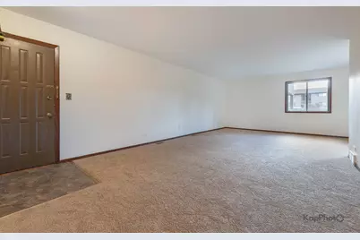 1840 W Highland Avenue #E-105, Elgin, IL 60123 - Photo 2