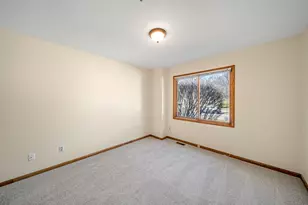 910 Thornwood Dr, Saint Charles, IL 60174 - Photo 14