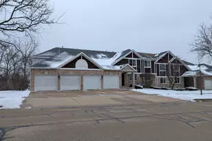 910 Thornwood Dr, Saint Charles, IL 60174 - Photo 1