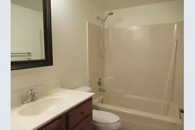 910 Thornwood Drive #910, Saint Charles, IL 60174 - Photo 8