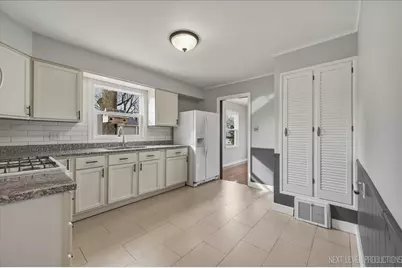 140 S Westlawn Avenue, Aurora, IL 60506 - Photo 6