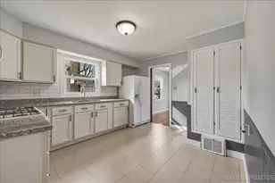 140 S Westlawn Ave, Aurora, IL 60506 - Photo 6