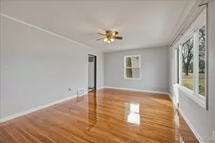 140 S Westlawn Ave, Aurora, IL 60506 - Photo 4