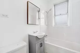 4742 W Roscoe St, Chicago, IL 60641 - Photo 16