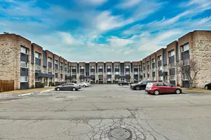 8637 1/2 W Foster Ave, Chicago, IL 60656 - Photo 4