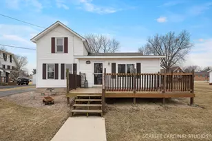 359 Wyoming Ave, Paw Paw, IL 61353 - Photo 2