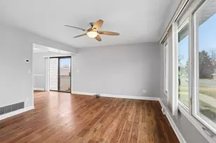 1067 Southgate Rd, New Lenox, IL 60451 - Photo 2