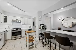 10 S Wille St, Mount Prospect, IL 60056 - Photo 4