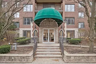 10 S Wille St, Mount Prospect, IL 60056 - Photo 2