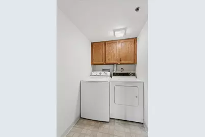 127 Acacia Circle #402, Indian Head Park, IL 60525 - Photo 14