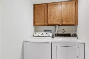 127 Acacia Circle, Indian Head Park, IL 60525 - Photo 14