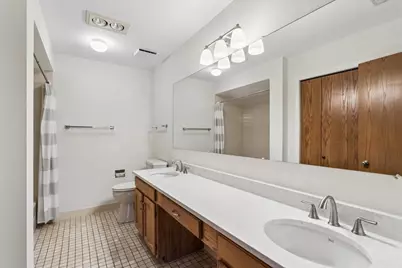 127 Acacia Circle #402, Indian Head Park, IL 60525 - Photo 10