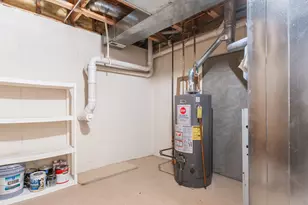 2295 Stoughton Dr, Aurora, IL 60502 - Photo 16