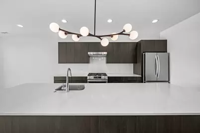 1801 W Grand Avenue #405, Chicago, IL 60622 - Photo 2