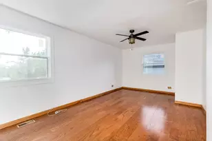 214 Far Hills Dr, Bolingbrook, IL 60440 - Photo 10