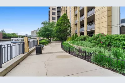 700 N Larrabee Street #1003, Chicago, IL 60654 - Photo 18