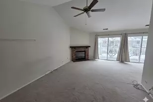 603 Stone Cir Ct, Schaumburg, IL 60194 - Photo 2