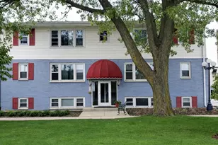 9424 Kelvin Ln, Schiller Park, IL 60176 - Photo 1