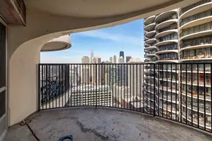 300 N State St, Chicago, IL 60654 - Photo 16