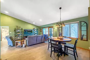 1150 S Greenfield Dr, Freeport, IL 61032 - Photo 10