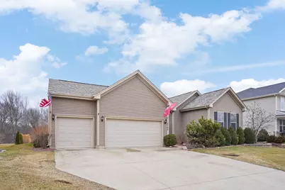 2165 Walnut Glen Boulevard, Island Lake, IL 60042 - Photo 2