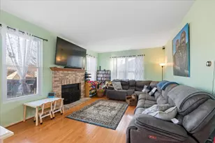 821 Red Barn Ln, Elgin, IL 60124 - Photo 8