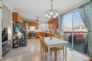 821 Red Barn Ln, Elgin, IL 60124 - Photo 6