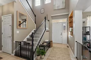 821 Red Barn Ln, Elgin, IL 60124 - Photo 2