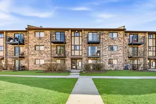 142 Klein Creek Ct, Carol Stream, IL 60188 - Photo 1