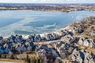 360 Promontory Ln, Wauconda, IL 60084 - Photo 2