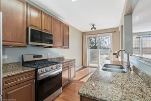 360 Promontory Ln, Wauconda, IL 60084 - Photo 10