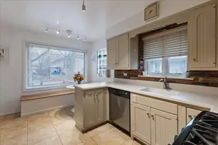 7350 N Tripp Ave, Lincolnwood, IL 60712 - Photo 14