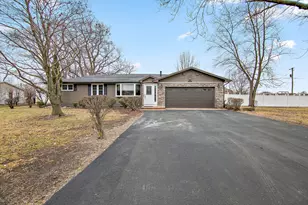 4754 W Hilltop Dr, Kankakee, IL 60901 - Photo 1