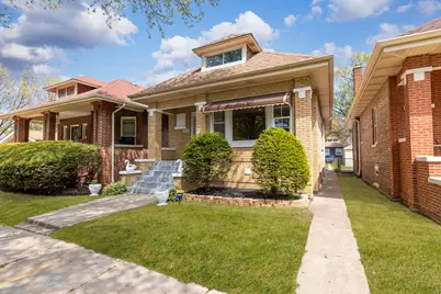 8109 S Marquette Avenue, Chicago, IL 60617 - Photo 2