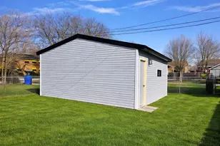 8109 S Marquette Ave, Chicago, IL 60617 - Photo 30