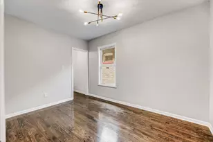 8109 S Marquette Ave, Chicago, IL 60617 - Photo 14