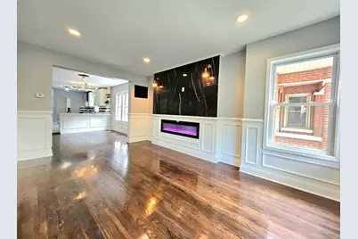 8109 S Marquette Avenue, Chicago, IL 60617 - Photo 4