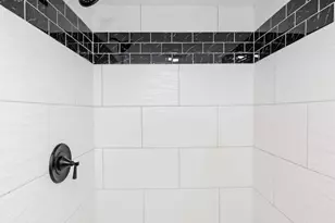 8109 S Marquette Ave, Chicago, IL 60617 - Photo 28