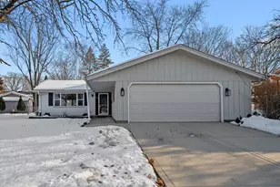 511 S Walnut Ln, Schaumburg, IL 60193 - Photo 1