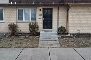 215 E 90th Pl, Chicago, IL 60619 - Photo 2