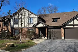 8254 Chestnut Dr, Palos Hills, IL 60465 - Photo 2