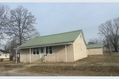 307 E Parker Street, Pinckneyville, IL 62274 - Photo 1