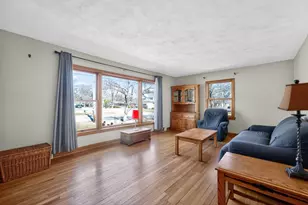 720 E Harrison Ave, Wheaton, IL 60187 - Photo 4