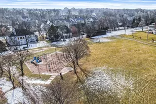 21W051 Woodview Dr, Itasca, IL 60143 - Photo 48