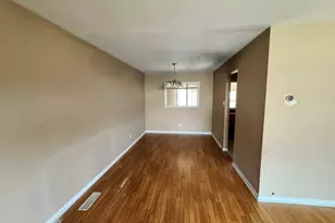 331 Gentry St, Park Forest, IL 60466 - Photo 4