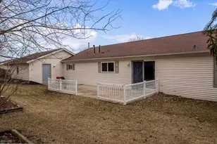 5647 Buttercup Ln, Machesney Park, IL 61115 - Photo 6