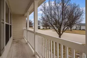 5647 Buttercup Ln, Machesney Park, IL 61115 - Photo 4