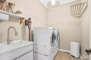 1721 Harcourt Dr, Woodridge, IL 60517 - Photo 16