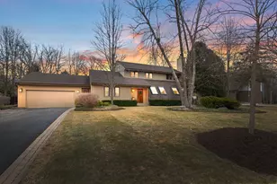 1071 Mt Vernon Ave, Lake Forest, IL 60045 - Photo 2